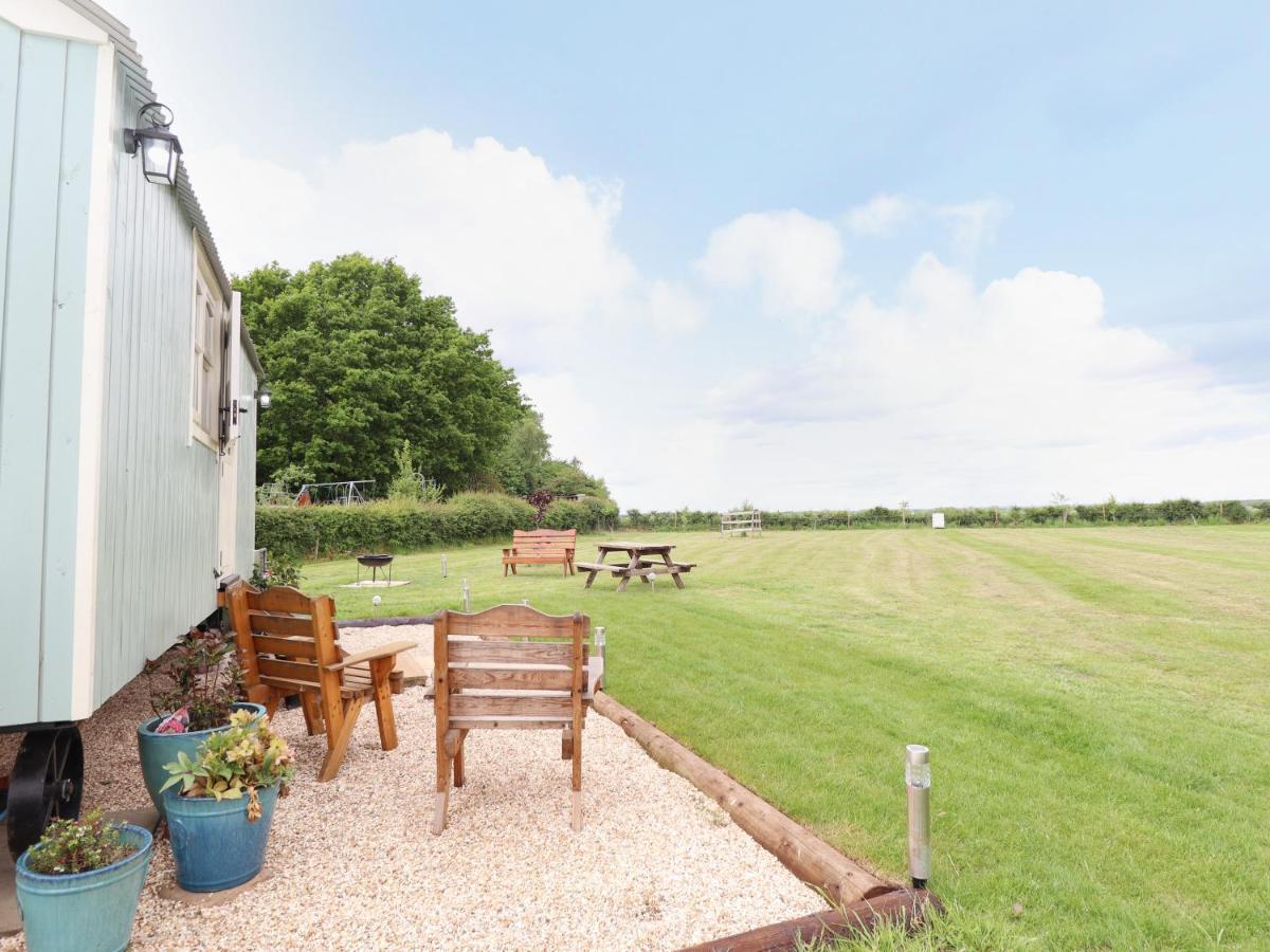 Honeybee Lodge Woodhall Spa Exterior photo