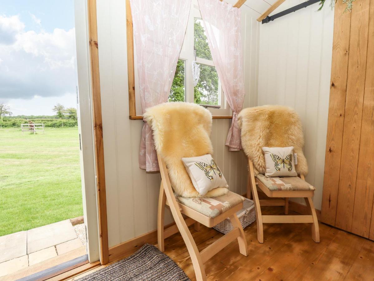Honeybee Lodge Woodhall Spa Exterior photo